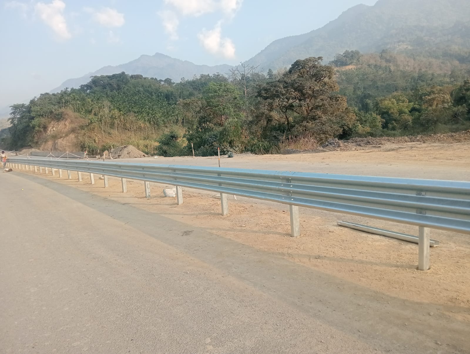 Metal beam crash barrier